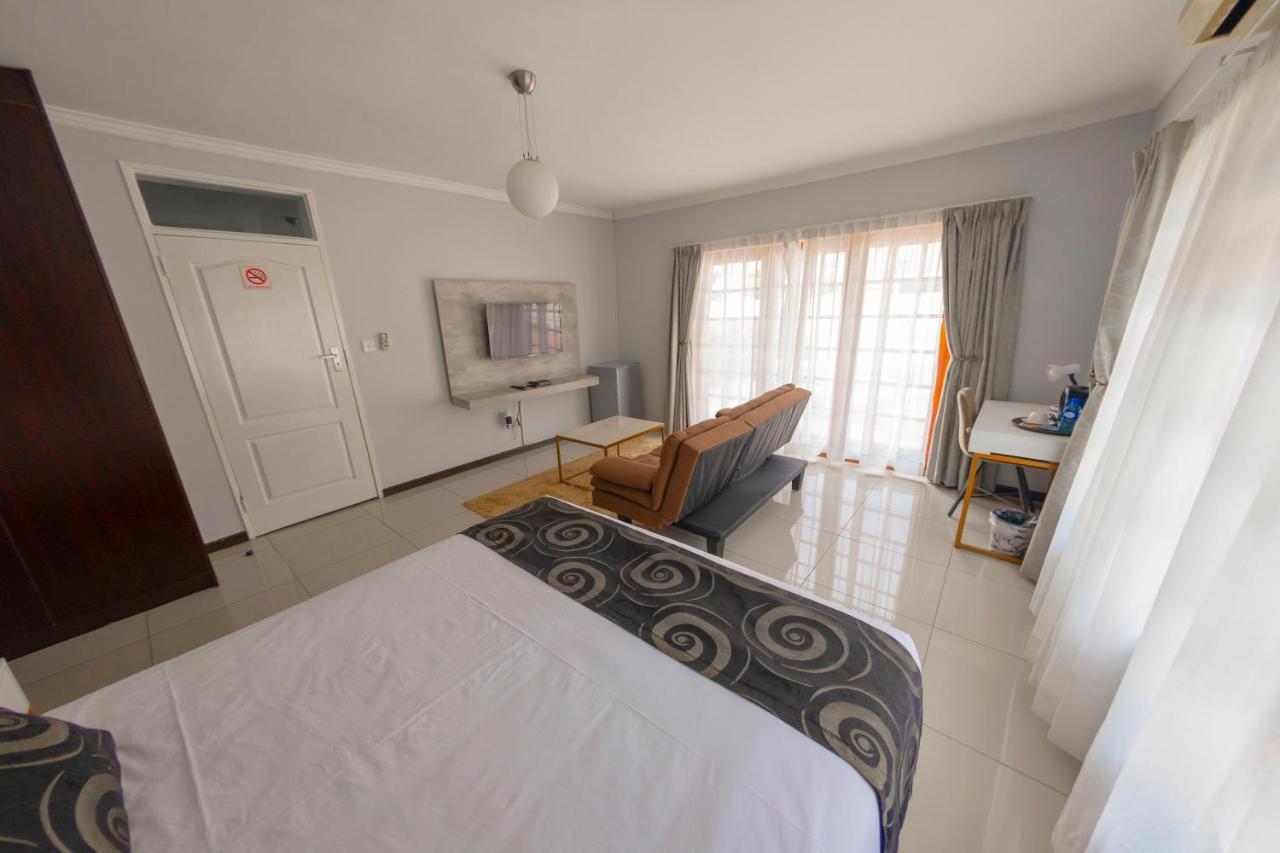 גאבורון Green Lagoon Guest House מראה חיצוני תמונה
