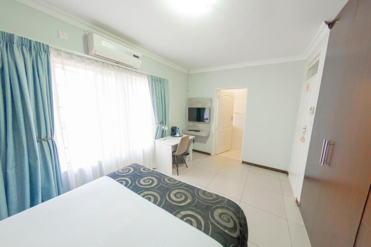 גאבורון Green Lagoon Guest House מראה חיצוני תמונה